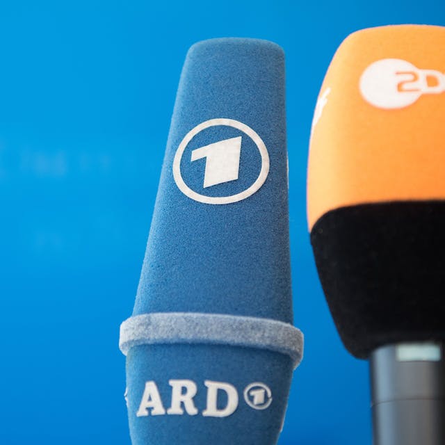 Mitarbeiterinnen und Mitarbeiter von ARD und ZDF haben ein Manifest verfasst, in dem sie grundlegende Reformen fordern.