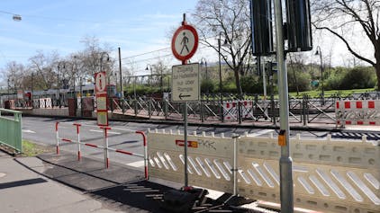 Der direkte Weg über den Pfälzischen Ring ist für die Schüler der nahe gelegenen Schulen gesperrt. Foto: Uwe Schäfer