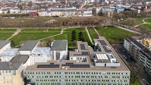 Photovoltaikanlage auf dem Dach des Studierenden-Service-Center (SSC). Fotograf: Ludolf Dahmen