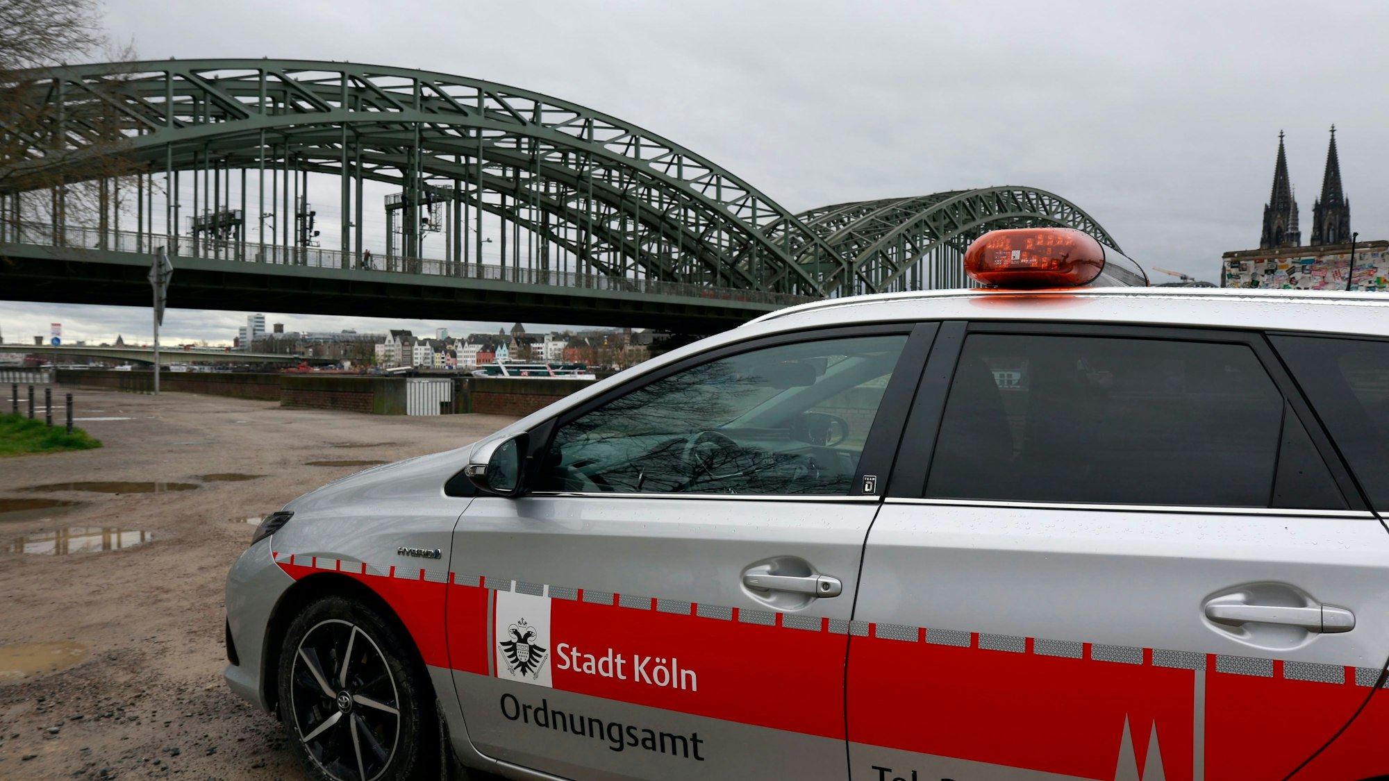 Ebenfalls gesperrt: die Hohenzollernbrücke.
