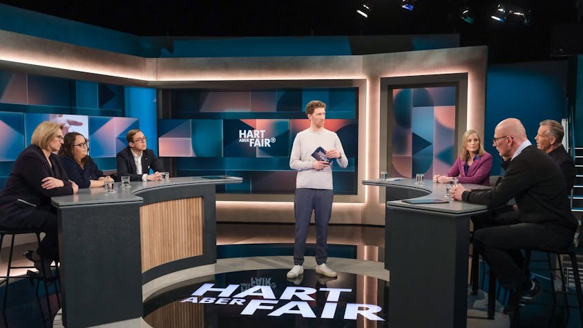 Die ARD-Talkshow „Hart aber fair“ ist in der Osterpause, Moderator Louis Klamroth (m.) kehrt erst Ende April zurück. (Symbolbild)