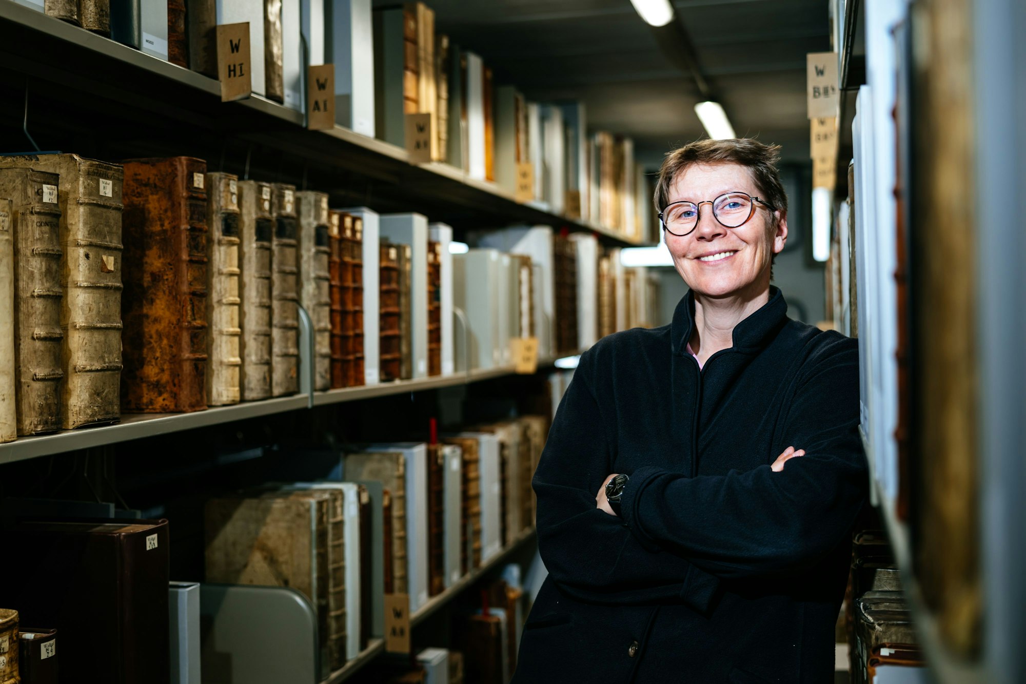 Den Überblick über Hunderttausende historische Bände im USB-Magazin hat Dezernentin Dr. Christiane Hoffrath.