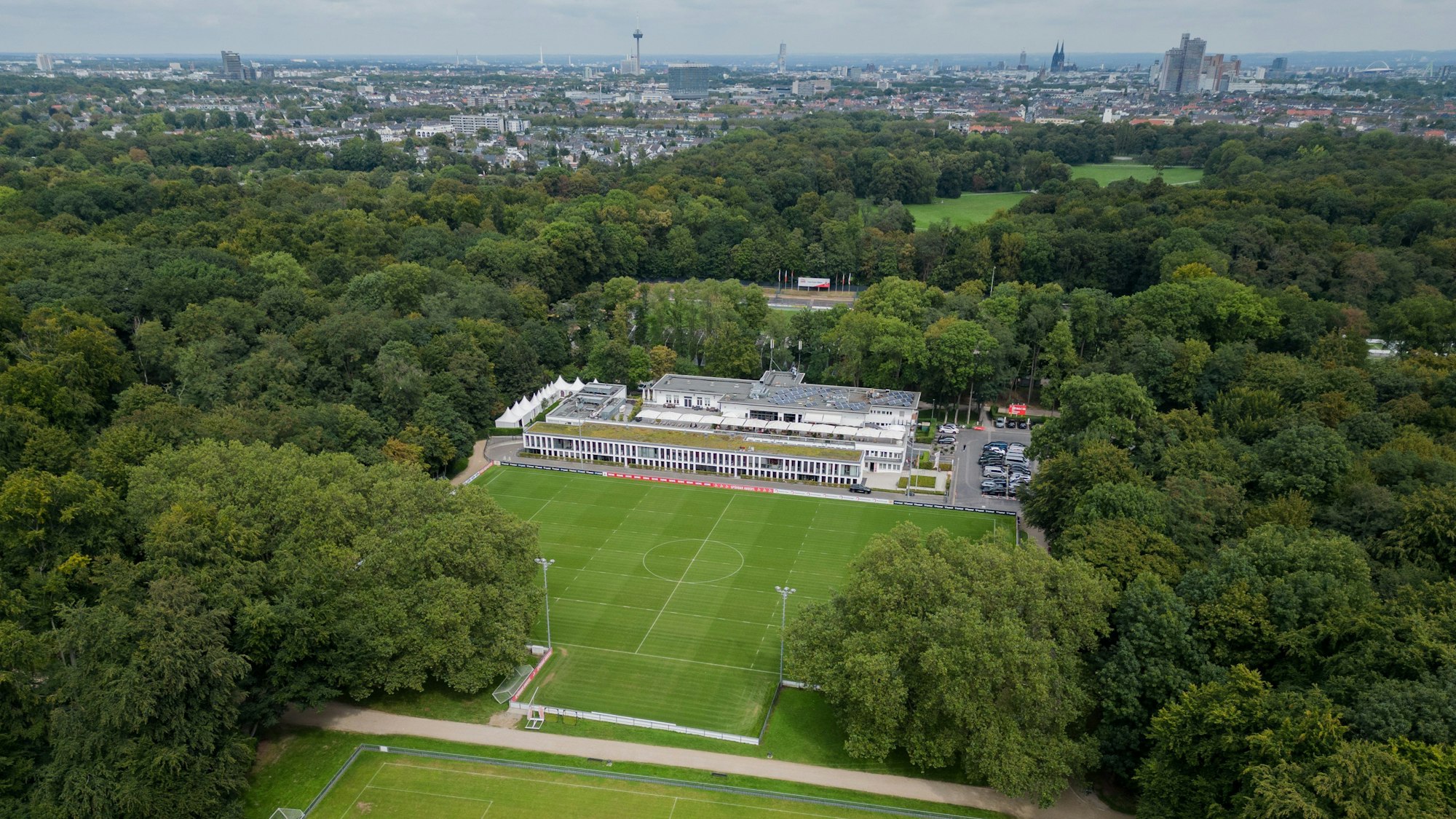 Blick auf das Geißbockheim -Trainingsgelände des 1. FC Köln