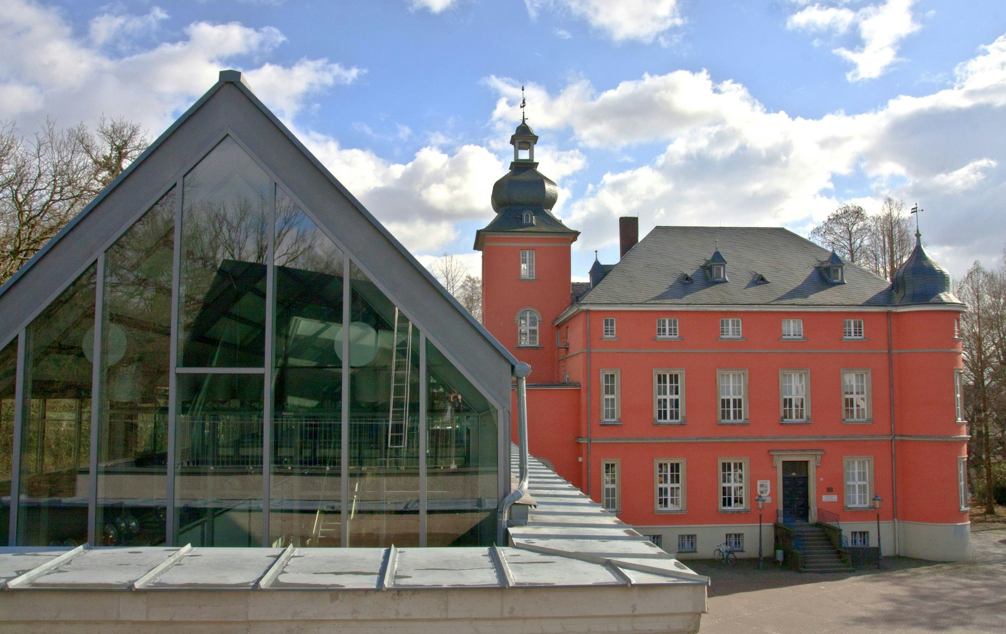 Burg Wissem in Troisdorf beherbergt das weltweit einzigartige Bilderbuchmuseum.