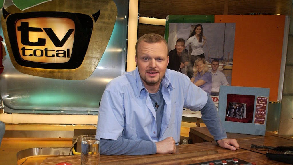 Moderator Stefan Raab am 17.09.2002 im Studio seiner TV-Show "TV Total" in Köln.&nbsp;