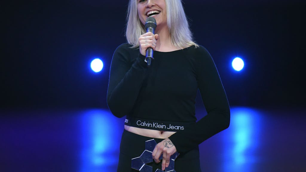 Die YouTuberin Melina Sophie, hier im Juni 2016 in Düsseldorf bei der Verleihung des Webvideopreises