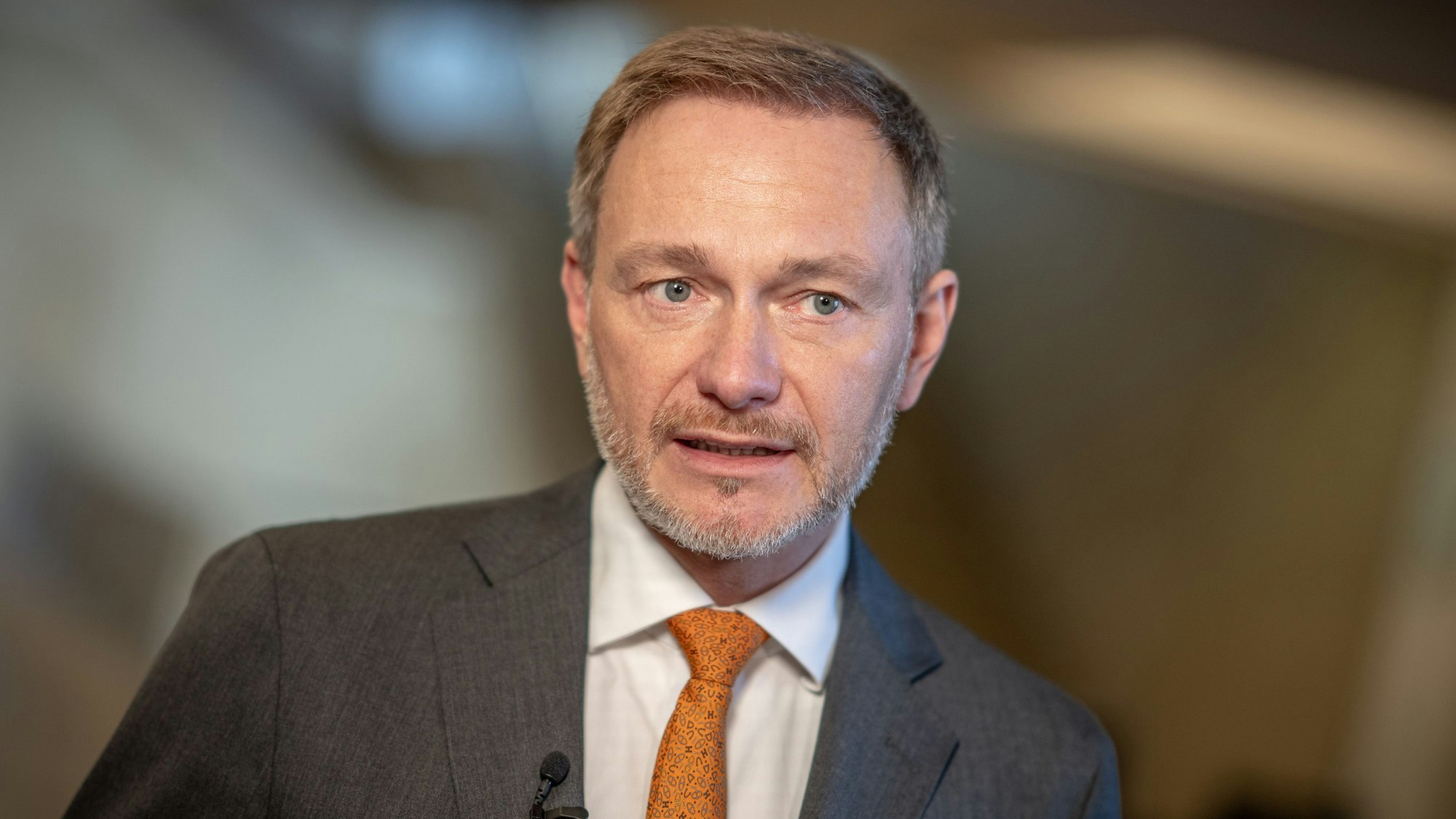 Christian Lindner (FDP), Bundesminister der Finanzen, aufgenommen bei einem Interview im Bundesfinanzministerium.