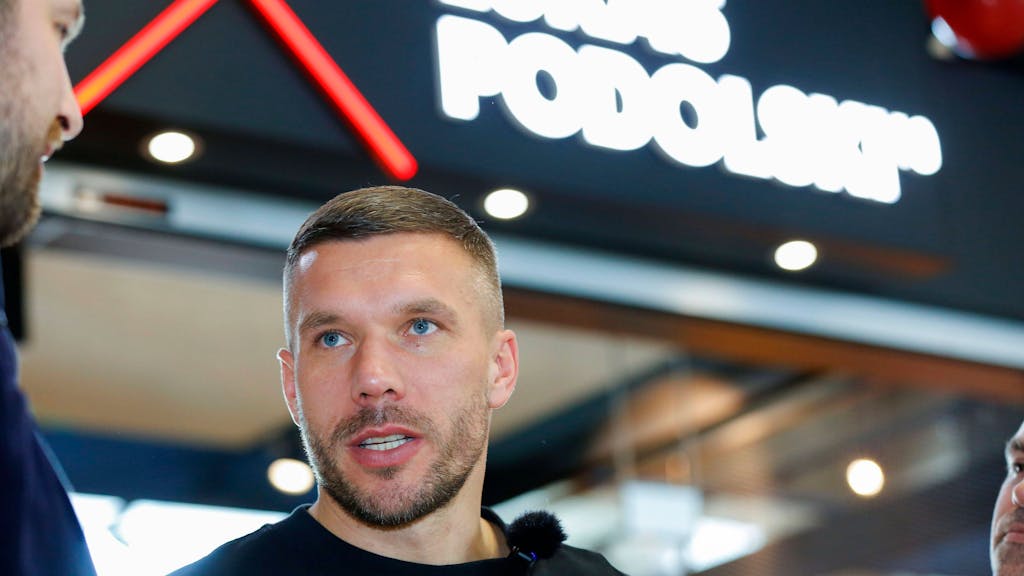 Lukas Podolski am 18. März 2024 bei der Eröffnung eines neuen Dönerladens.