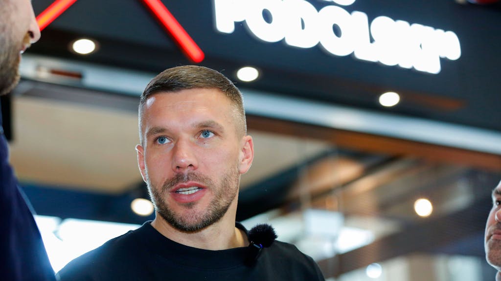 Lukas Podolski am 18. März 2024 bei der Eröffnung eines neuen Dönerladens.