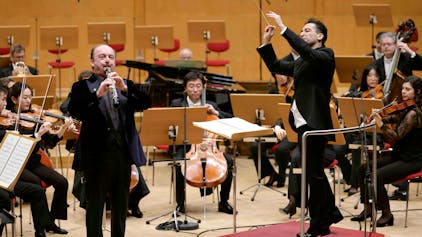 François Leleux gastierte in Begleitung des Gürzenich Orchester Köln unter der Leitung des kolumbianischen Dirigenten Andrés Orozco-Estrada in der Kölner Philharmonie.