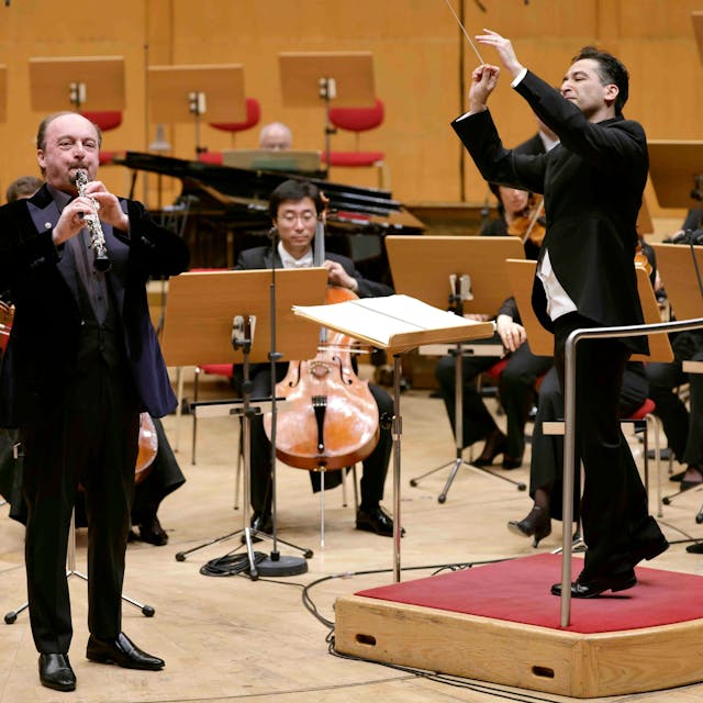 François Leleux gastierte in Begleitung des Gürzenich Orchester Köln unter der Leitung des kolumbianischen Dirigenten Andrés Orozco-Estrada in der Kölner Philharmonie.
