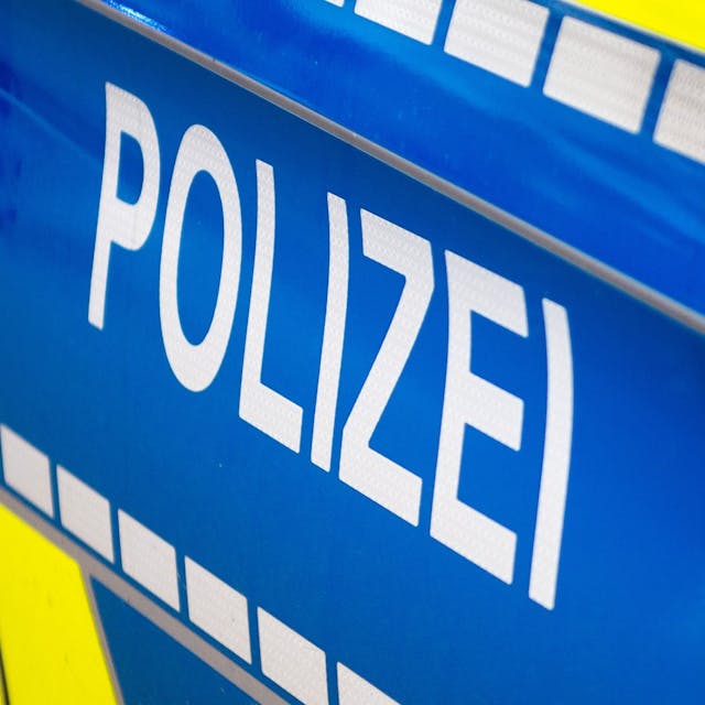 Symbolfoto mit dem Schriftzug Polizei.