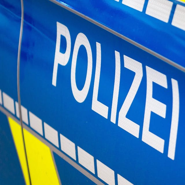 Symbolfoto mit dem Schriftzug Polizei.