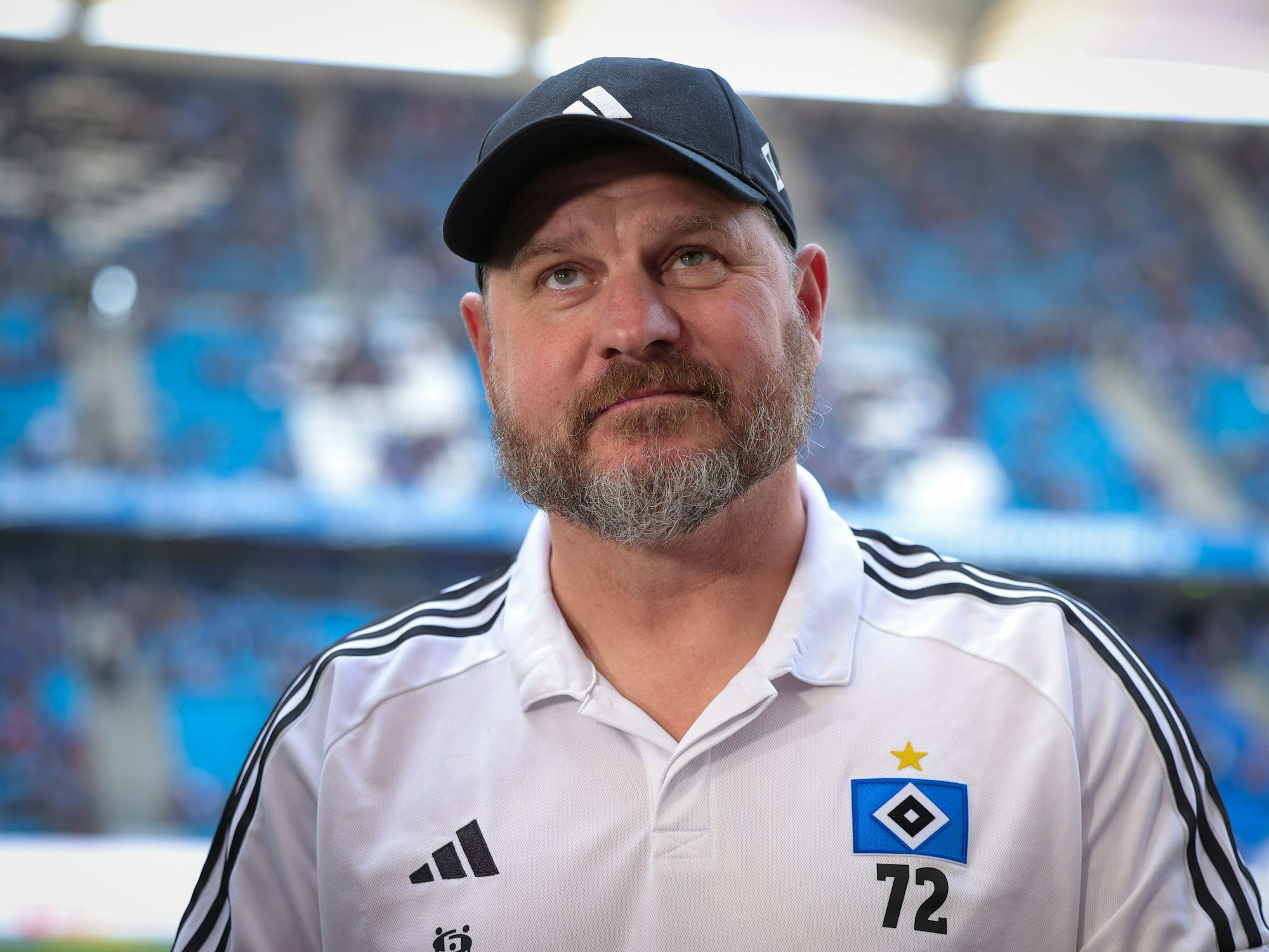 Hamburgs Trainer Steffen Baumgart vor dem Spiel.