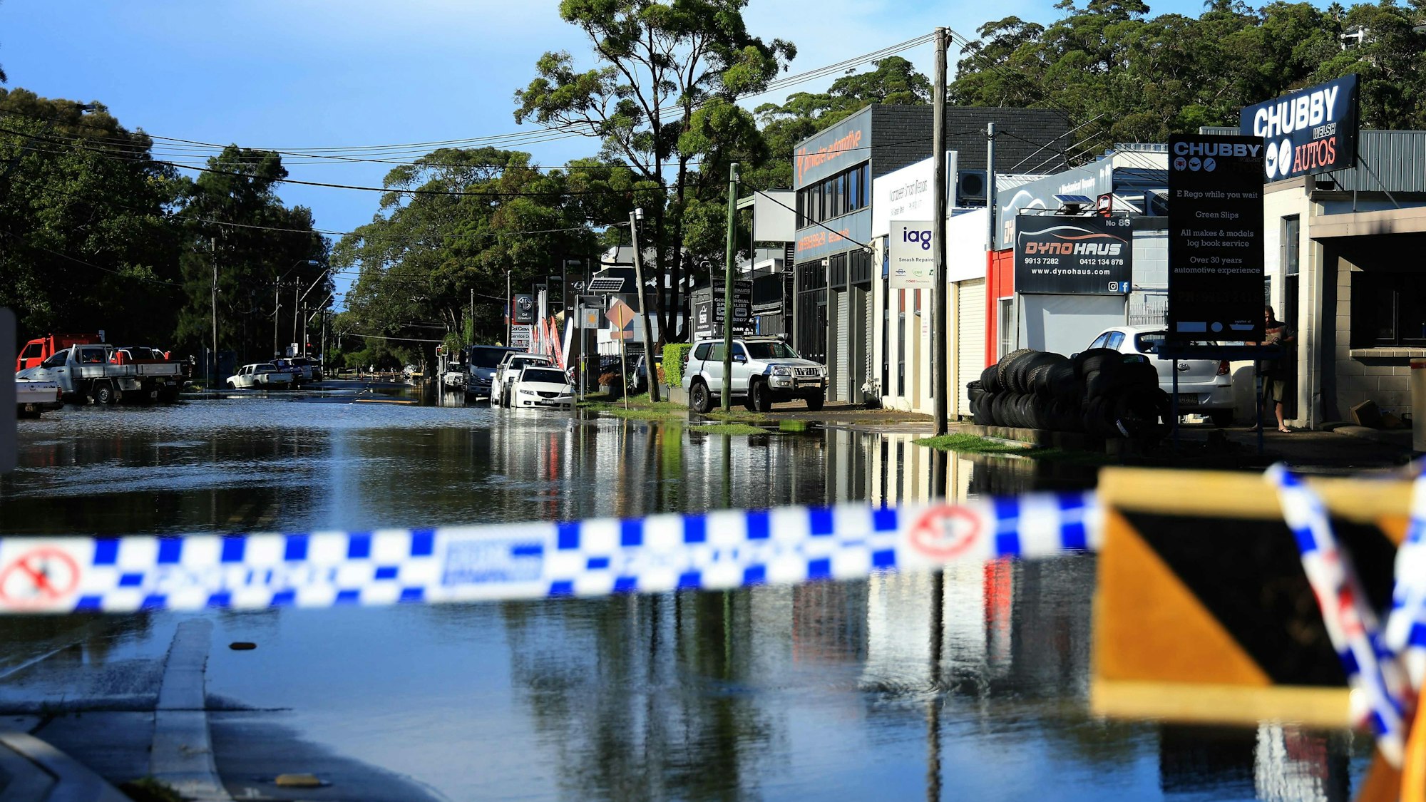 Eine überschwemmte Straße in einem Vorort der australischen Metropole Sydney.
