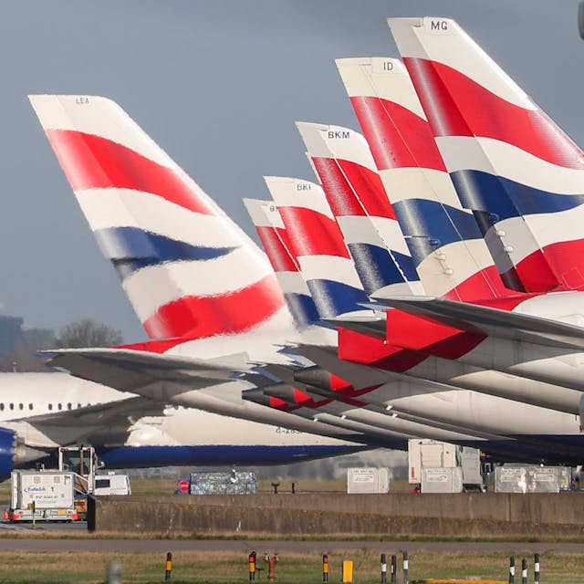 29.01.2020, Großbritannien, Heathrow: Flugzeuge von British Airways stehen auf dem Flughafen London Heathrow.&nbsp;