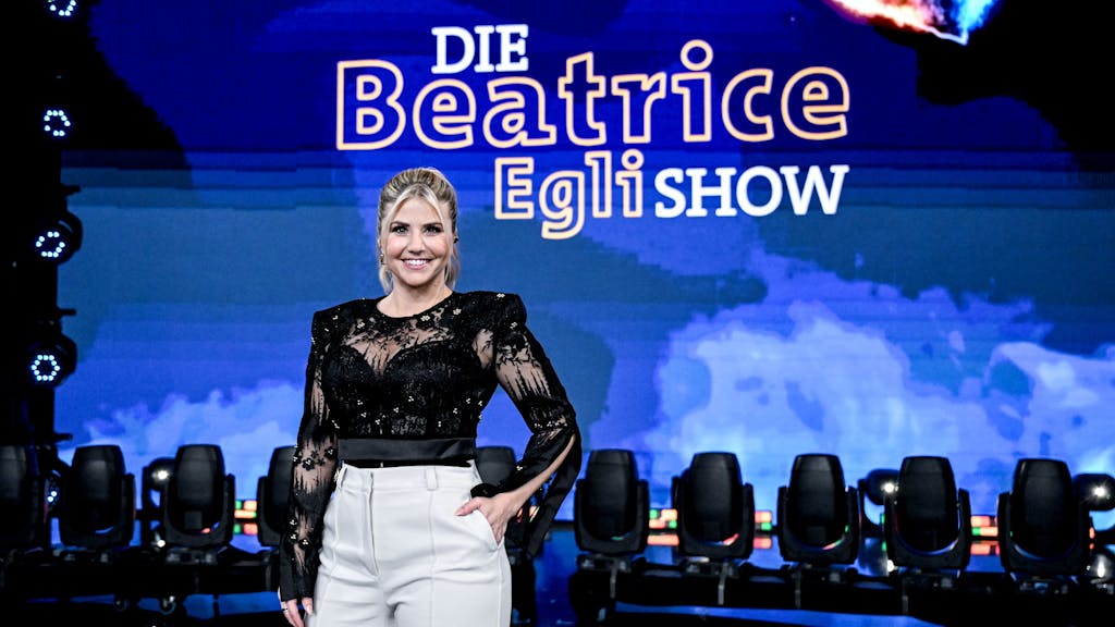 Die Sängerin Beatrice Egli steht bei der Aufzeichnung zu der Sendung "Die Beatrice Egli Show" im Studio. +++ dpa-Bildfunk +++