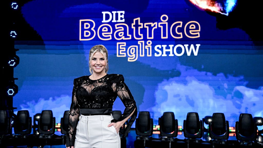 Die Sängerin Beatrice Egli steht bei der Aufzeichnung zu der Sendung "Die Beatrice Egli Show" im Studio. +++ dpa-Bildfunk +++