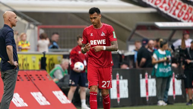 Davie Selke verlässt beim Spiel gegen den VfL Bochum das Spielfeld.