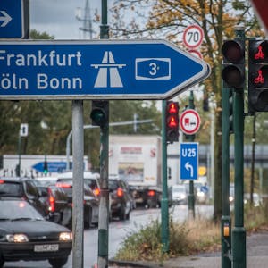 Die Autobahn GmbH will Verkehrsdaten vom Verkehrsknoten der Auffahrt Leverkusen, die hat nur die Stadtverwaltung und die hält sie zurück.
