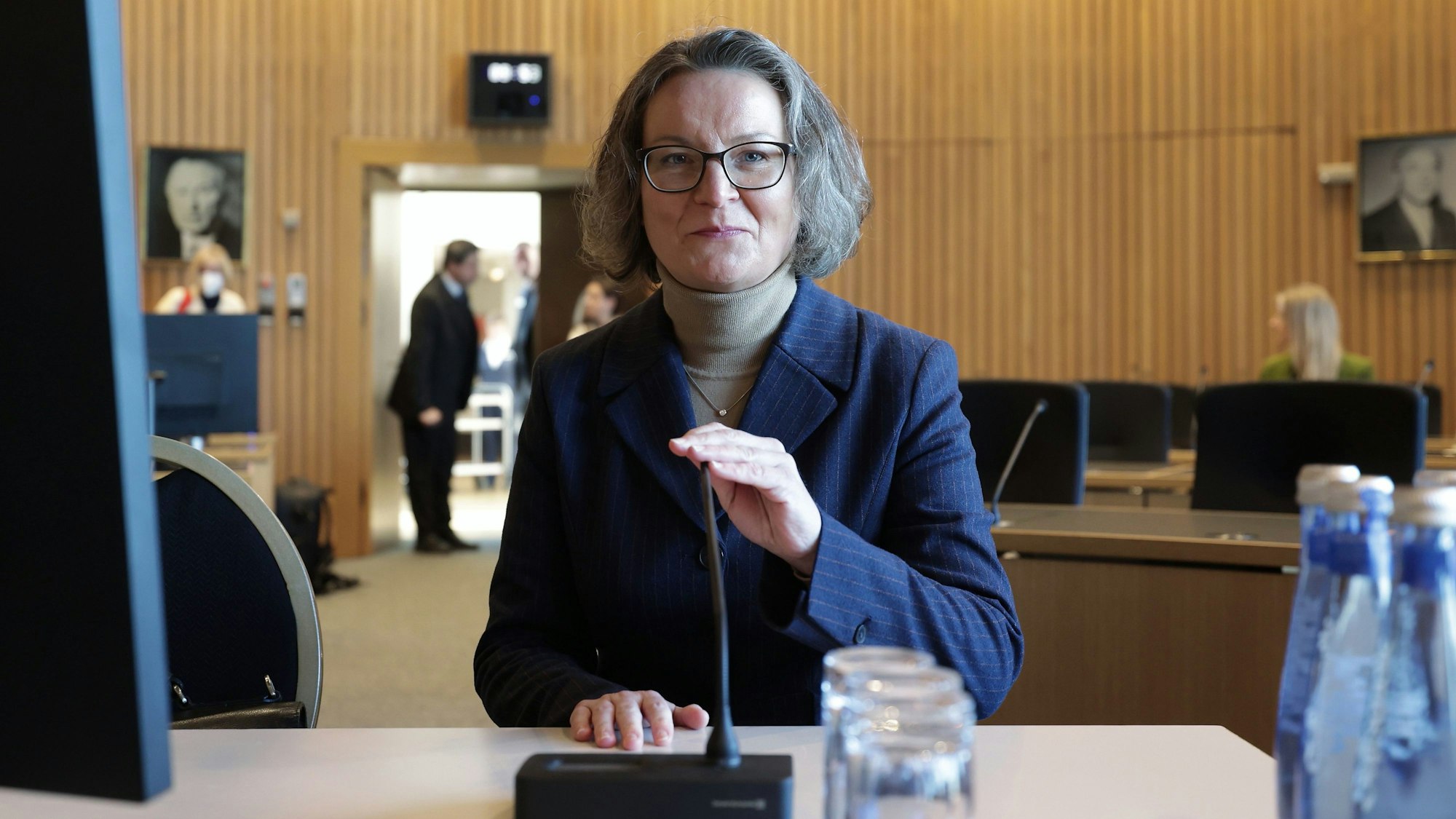 Ina Scharrenbach (CDU), Ministerin für Heimat, Kommunales, Bau und Digitalisierung von Nordrhein-Westfalen, ist als Zeugin vor dem Untersuchungsausschuss «Hochwasserkatastrophe» des nordrhein-westfälischen Landtags zu sehen.