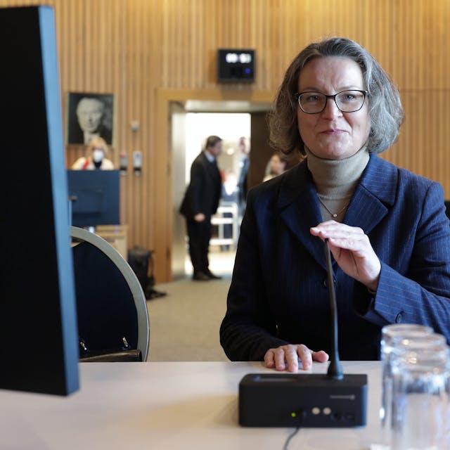 Ina Scharrenbach (CDU), Ministerin für Heimat, Kommunales, Bau und Digitalisierung von Nordrhein-Westfalen, ist als Zeugin vor dem Untersuchungsausschuss «Hochwasserkatastrophe» des nordrhein-westfälischen Landtags zu sehen.