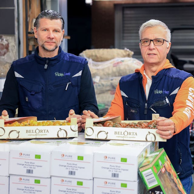 Daniel Kacprzak und Norbert Heep sind Händler am Kölner Großmarkt.
