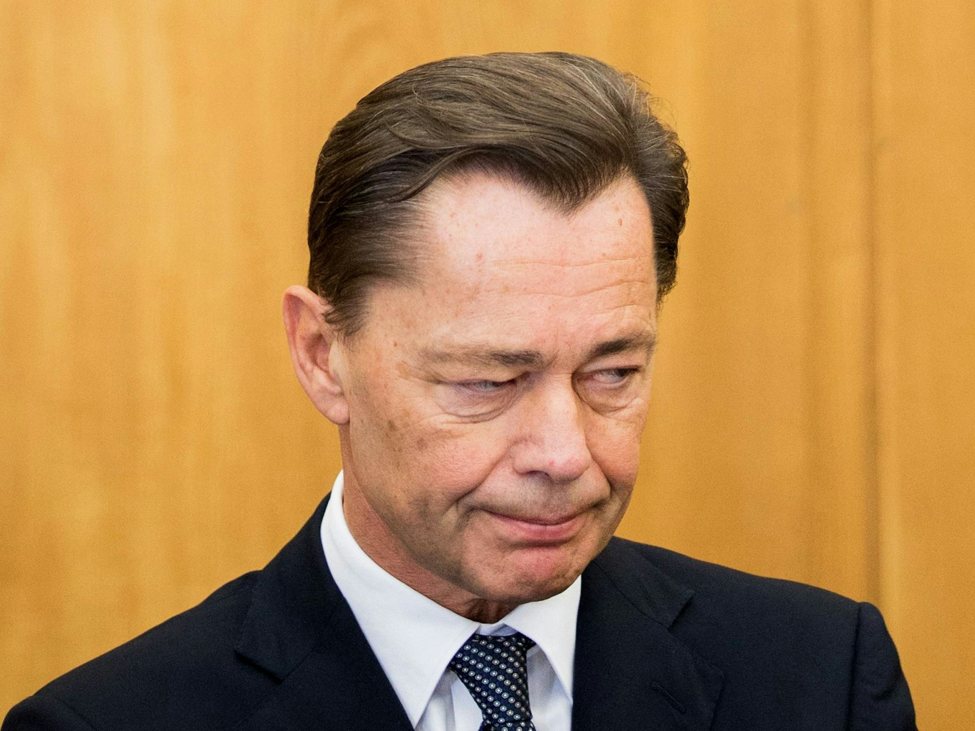 Der ehemalige Vorstandsvorsitzende von Arcandor, Thomas Middelhoff, steht am 14.11.2014 im Landgericht in Essen (Nordrhein-Westfalen).