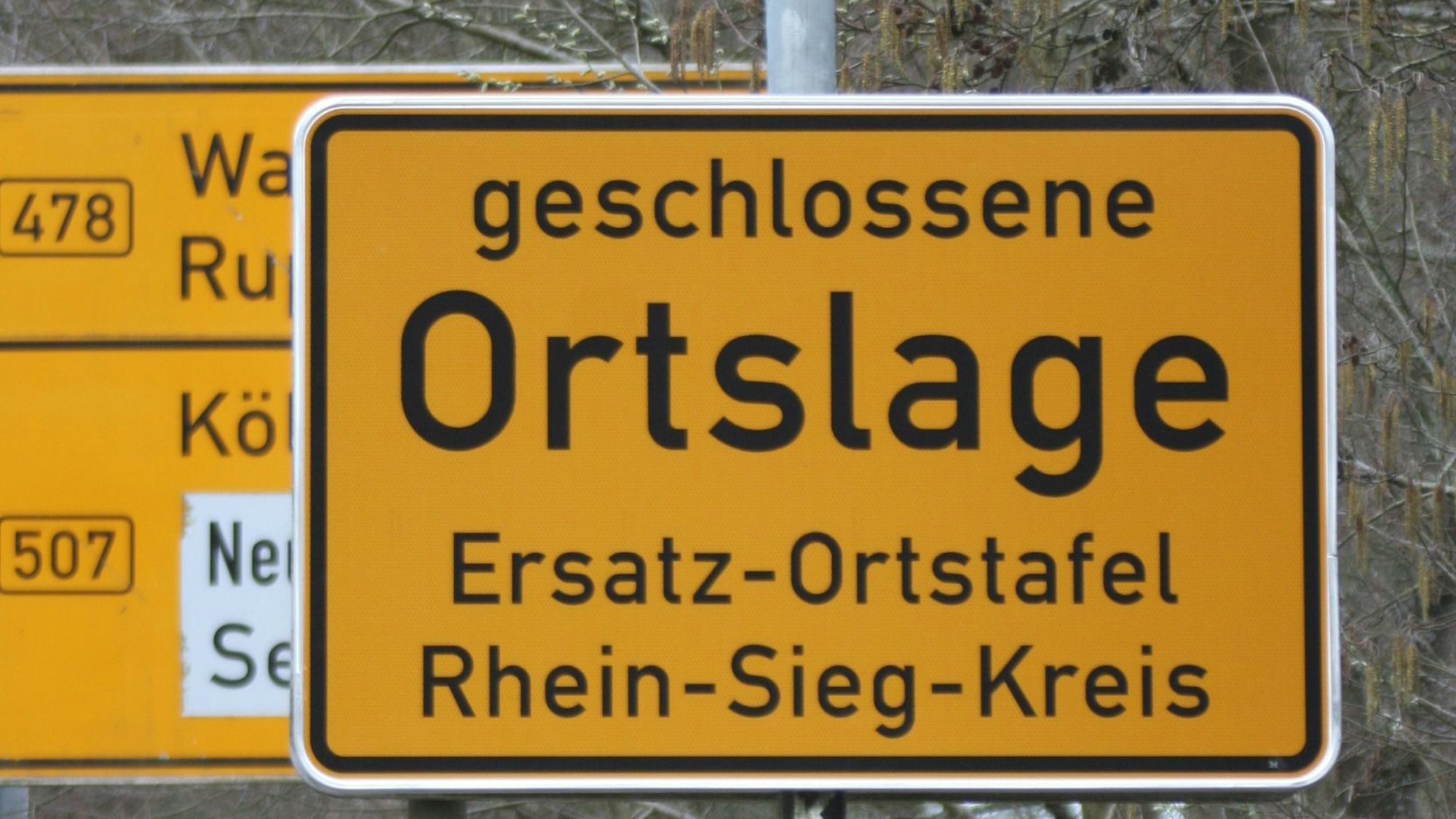 Am Ortseingang von Ingersauel haben Unbekannte das Schild gestohlen, das den Beginn der geschlossenen Ortschaft anzeigt.