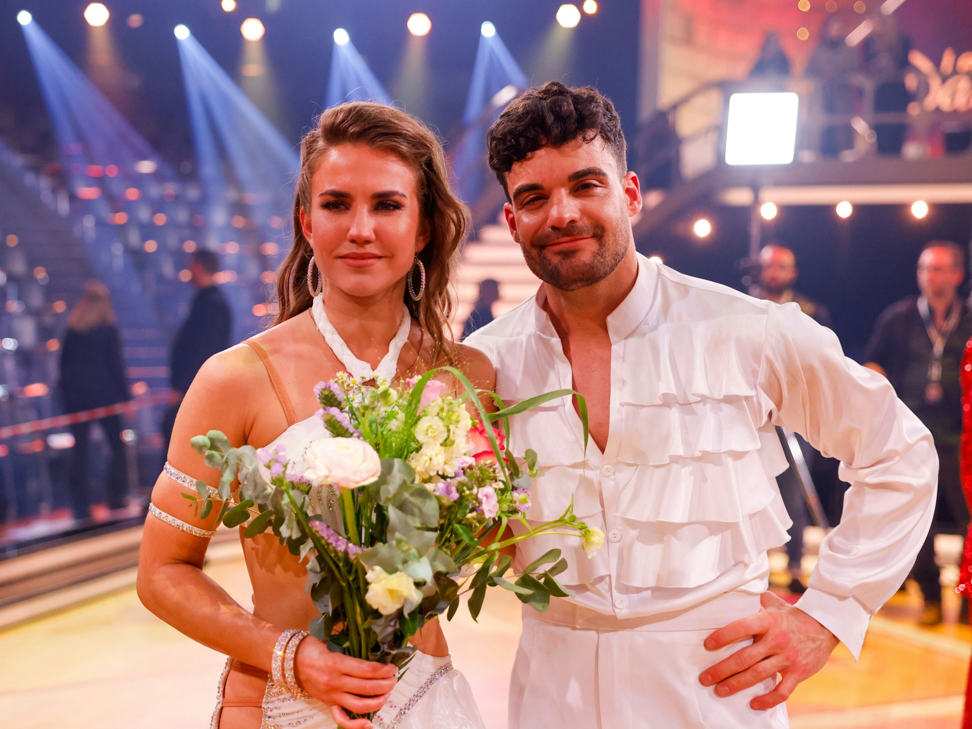 Stefano Zarrella, Food-Creator, und Mariia Maksina, Profitänzerin, stehen in der RTL-Tanzshow „Let's Dance“ auf dem Parkett im Coloneum, hier im April 2024.