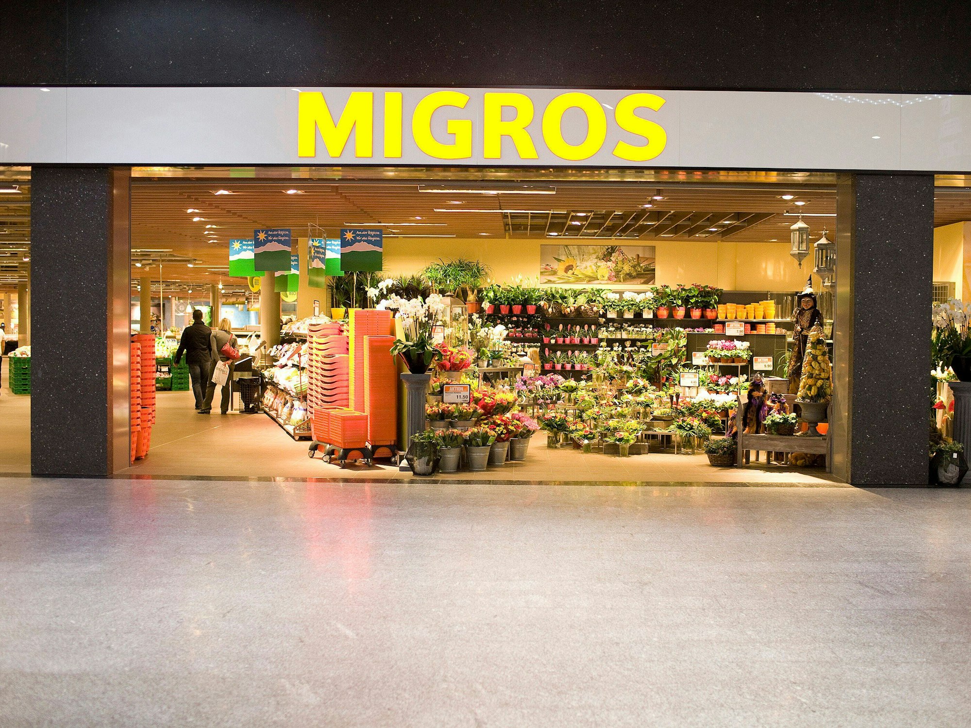 Der Eingangsbereich einer Migros-Filiale.