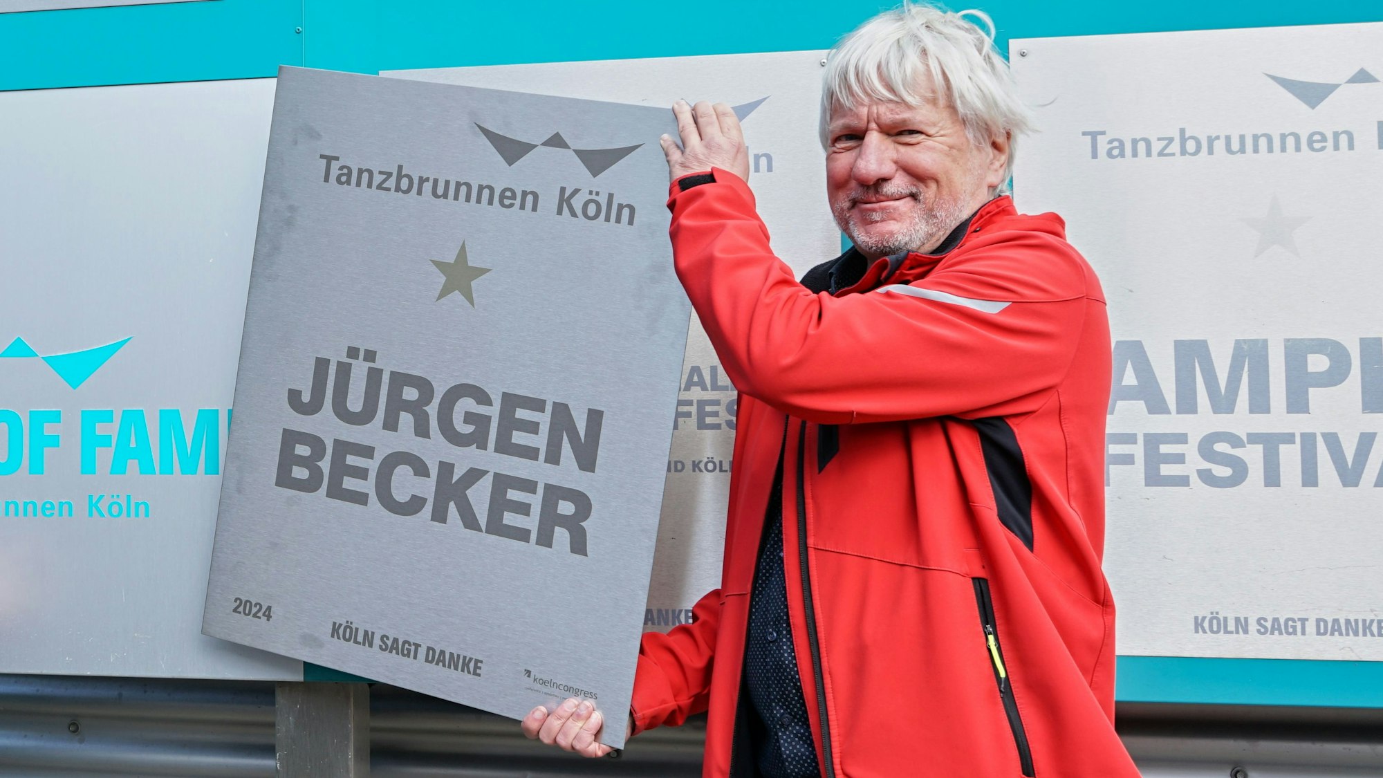 Jürgen Becker an der Wall of Fame.