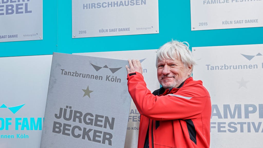 Jürgen Becker an der Wall of Fame.