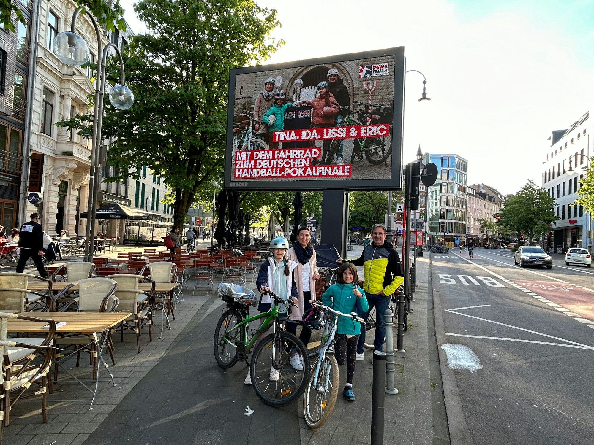 Die Familie Schlösser aus der Kölner Südstadt ist Teil der Mobilitätskampagne für das Final4 in Köln.
