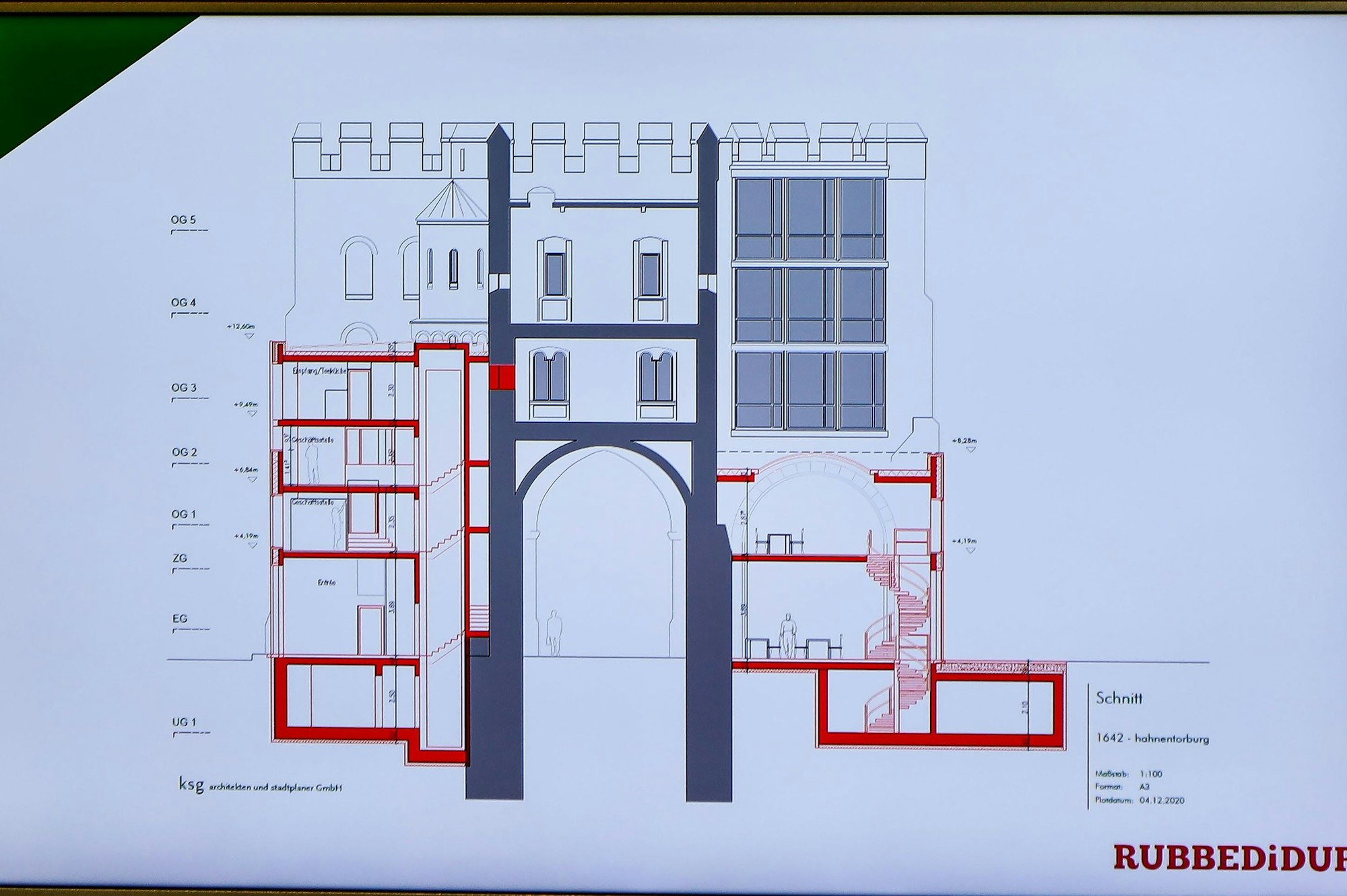 Die rot markierten Bereiche zeigen die zwei geplanten Anbauten. Diese Pläne präsentierte die Ehrengarde voriges Jahr.