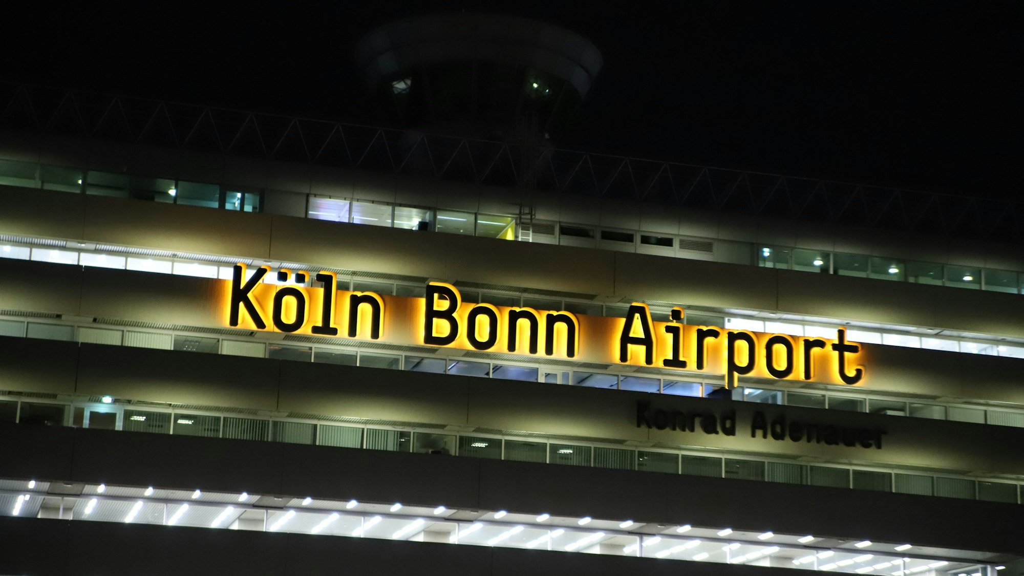 Am Flughafen Köln/Bonn erschnüffelten Drogenspürhunde große Mengen Marihuana. (Symbolbild)