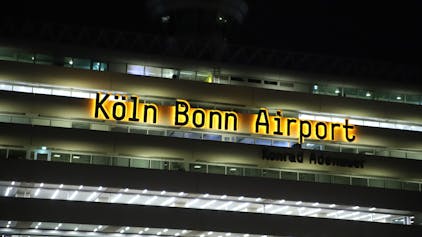 Am Flughafen Köln/Bonn erschnüffelten Drogenspürhunde große Mengen Marihuana. (Symbolbild)