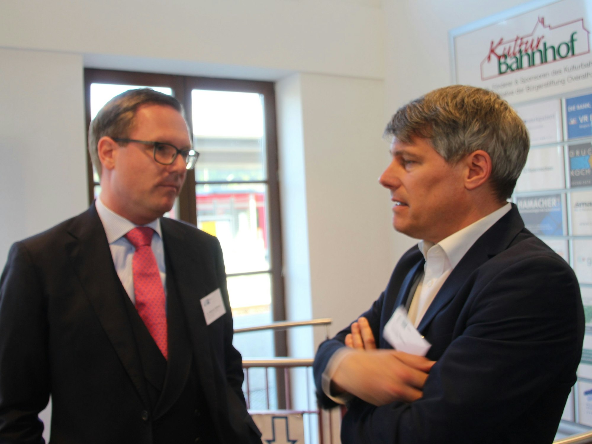 Wirtschaftsgremiums-Chef Michael Metten (l.) im Gespräch mit CDU-Fraktionschef Oliver Hahn.