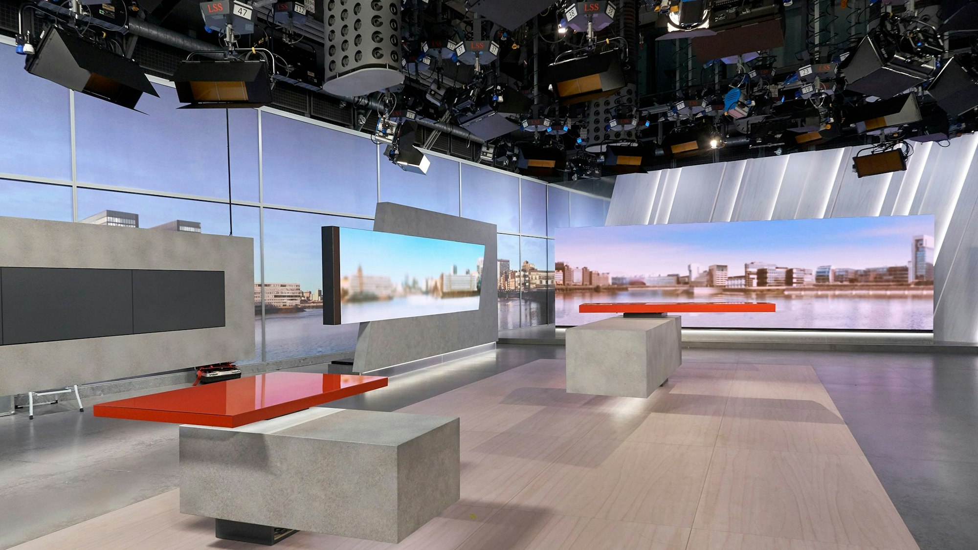 Das WDR-Nachrichtenstudio in Köln ohne Moderatoren und Kameras.