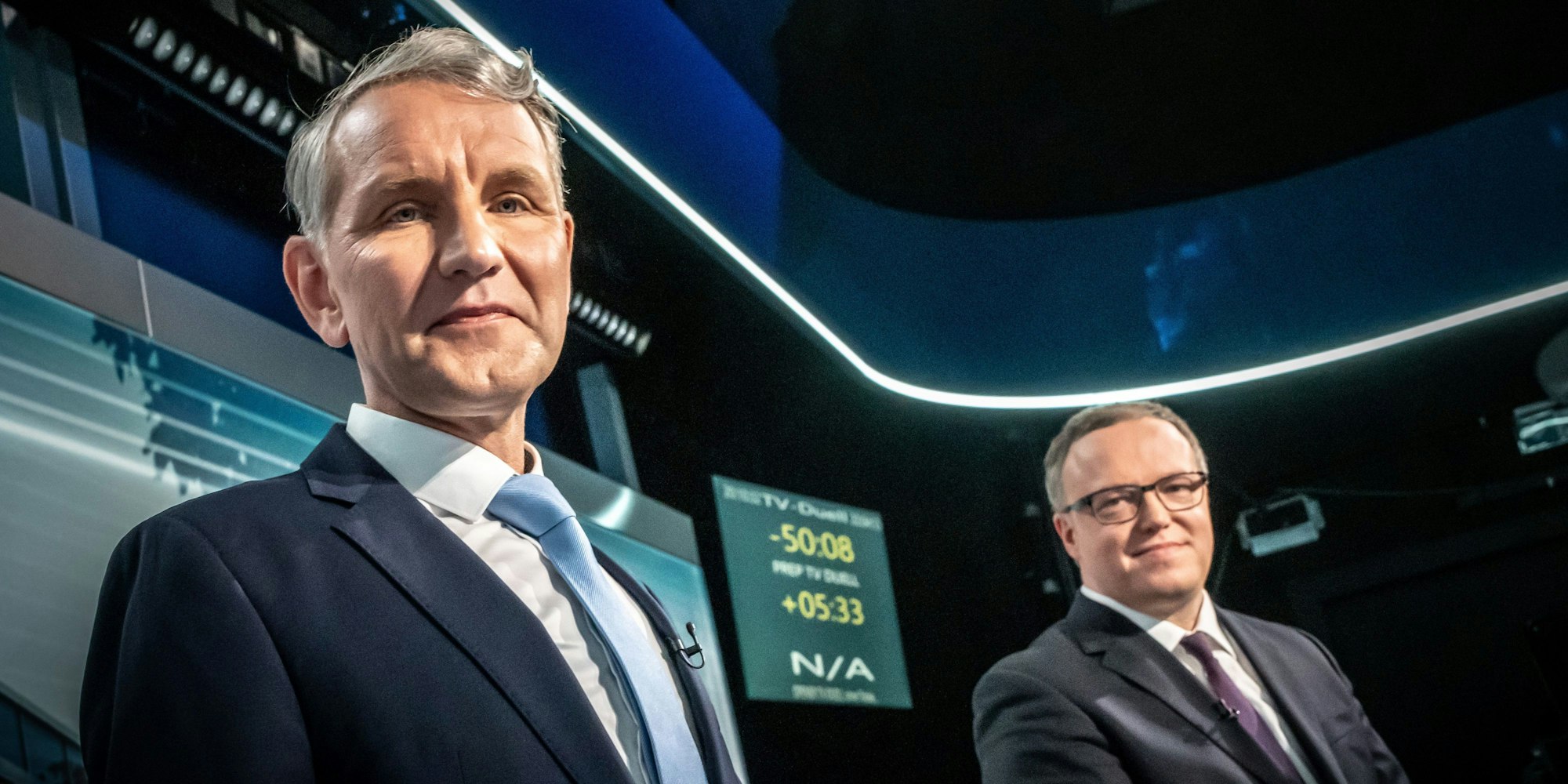 Björn Höcke (AfD, l.) und Mario Voigt (CDU), Spitzenkandidaten für die Landtagswahl in Thüringen, am Donnerstag (11. April) beim TV-Duell bei „Welt TV“.