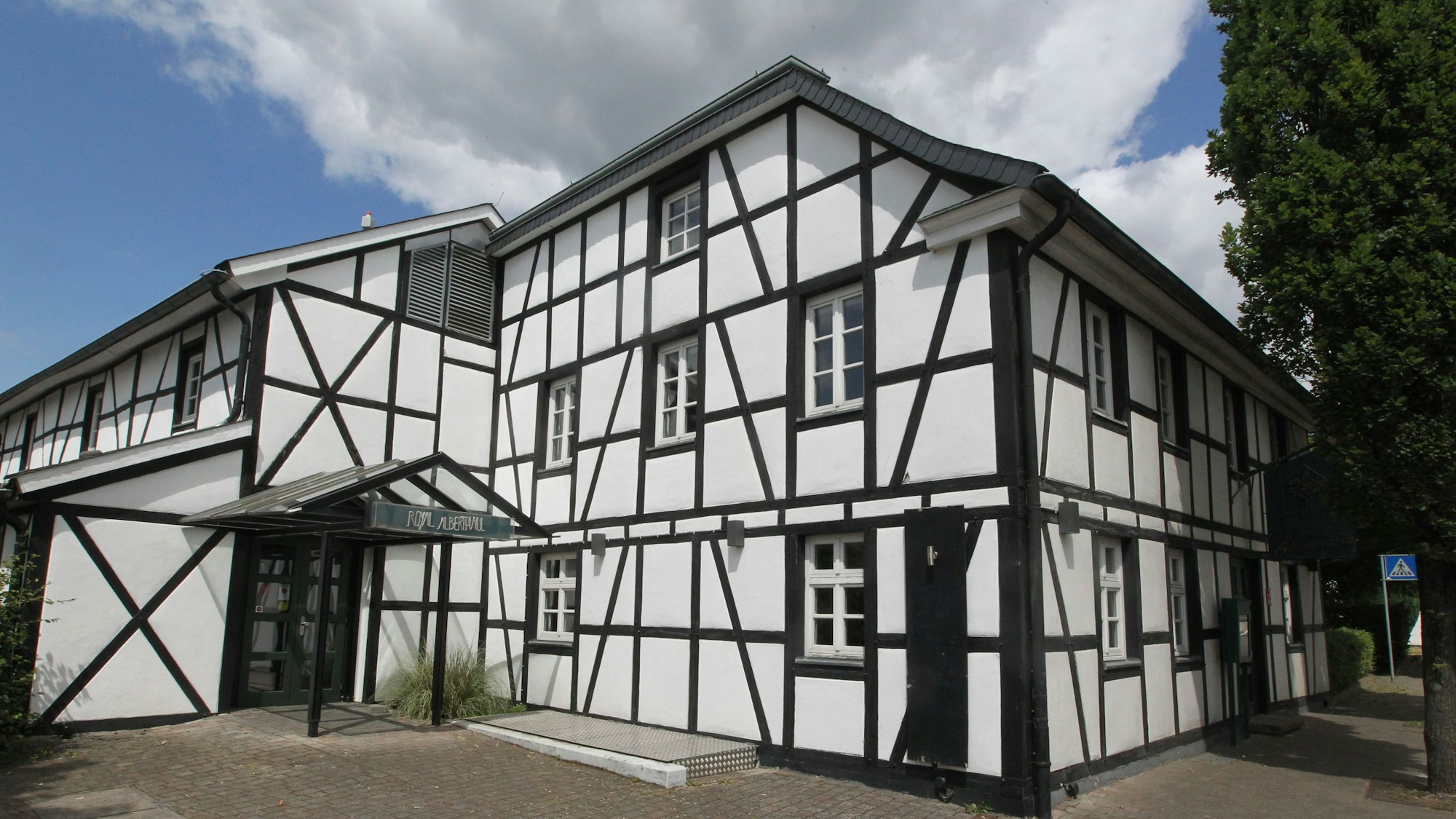 Das Restaurant Scheiderhöhe in Lohmar ist ein altes Fachwerkhaus.