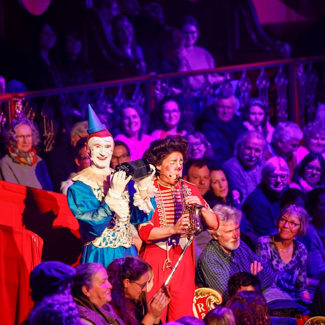 Weißclown Gensi und Clown-Kollege Canutito Jr. gehören zu den Publikumslieblingen im Circus Roncalli.