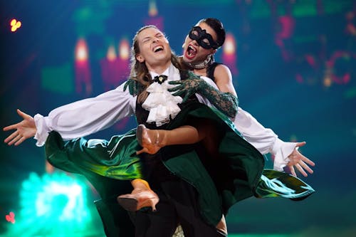 Das Foto zeigt Gabriel Kelly und Anastasia Stan im Studio der RTL-Tanzshow Let's Dance. 