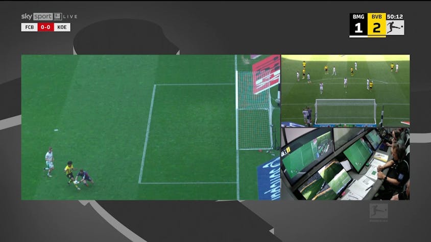 TV-Bilder vom VAR-Check zum Elfmeter für Borussia Dortmund gegen Borussia Mönchengladbach.