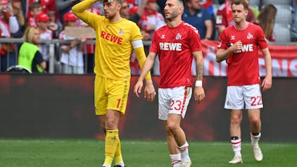 Die enttäuschten FC-Profis Marvin Schwäbe, Sargis Adamyan und Jacob Christensen nach der Niederlage in München