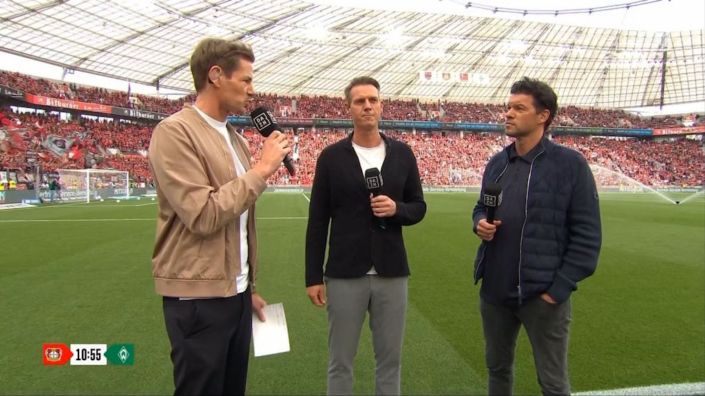 Michael Ballack, Tim Borowski und Alex Schlüter bei der DAZN-Übertragung des Spiels von Bayer Leverkusen gegen Werder Bremen.