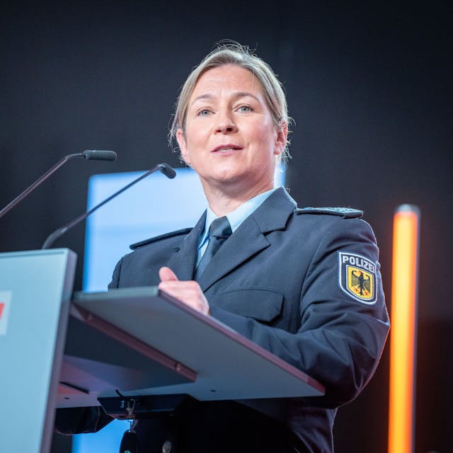 Claudia Pechstein, Olympiasiegerin im Eissschnelllauf, spricht in ihrer Uniform als Bundespolizistin beim CDU-Grundsatzkonvent im Juni 2023.