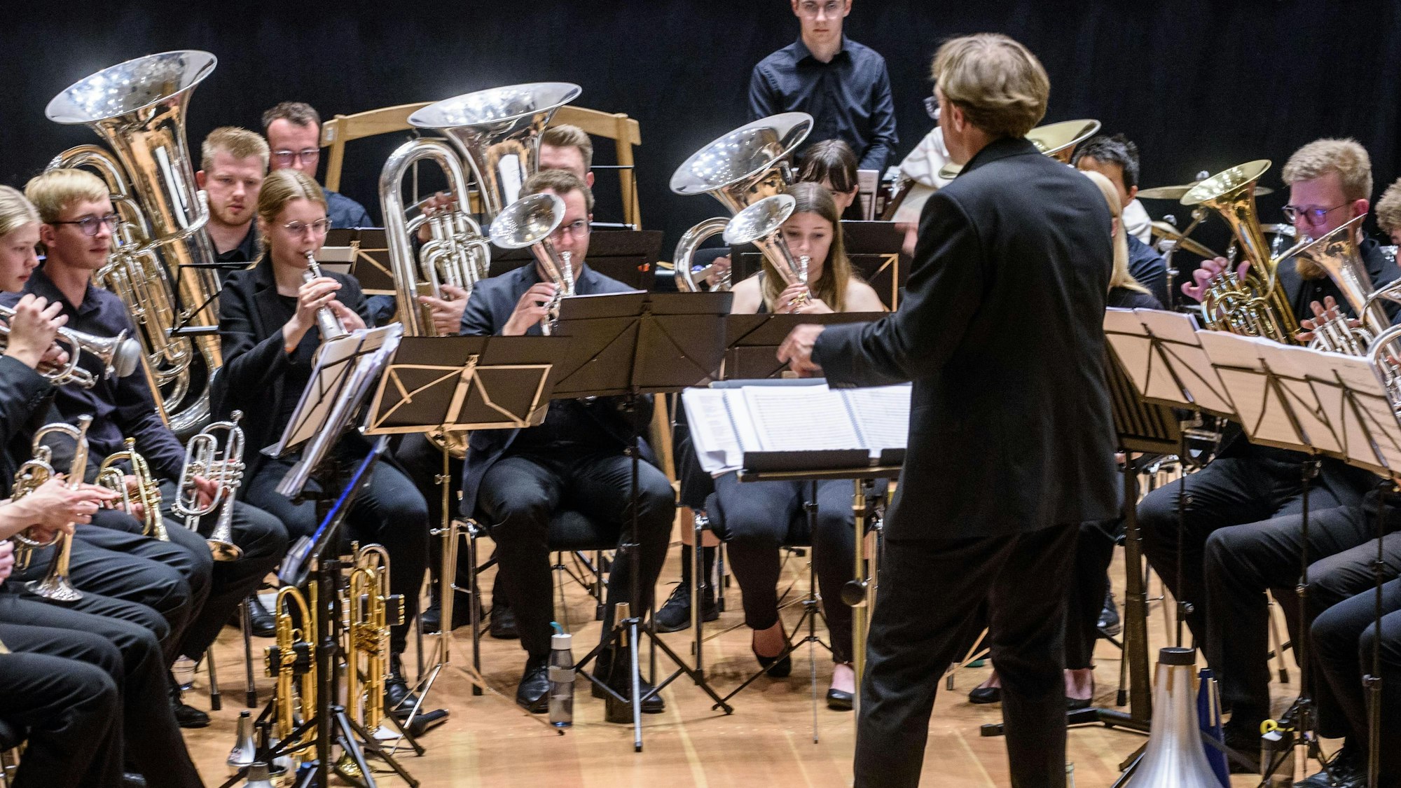 Die Youth Brass Band (YBB) NRW kommt mit barocken und jazzigen Tönen ins Medio Rhein-Erft nach Berghiem.