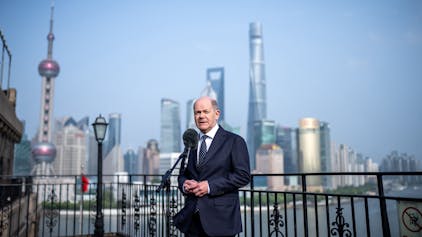Shanghai: Bundeskanzler Olaf Scholz (SPD) spricht bei einem Pressestatement in Shanghai. Der Bundeskanzler befindet sich auf seiner dreitägigen China-Reise.