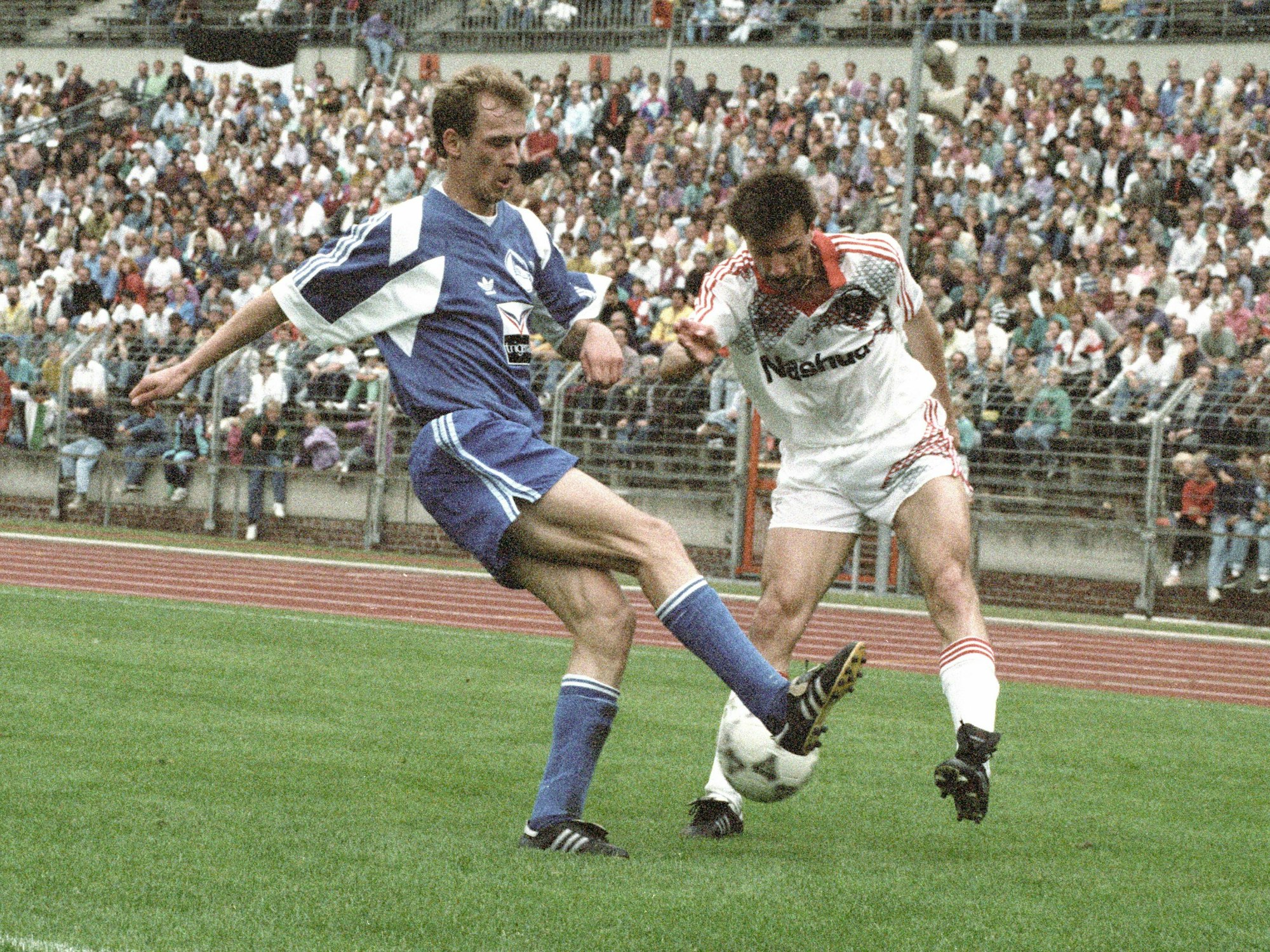 Mario Basler von Hertha BSC gegen Waldemar Steubing von Hannover 96
